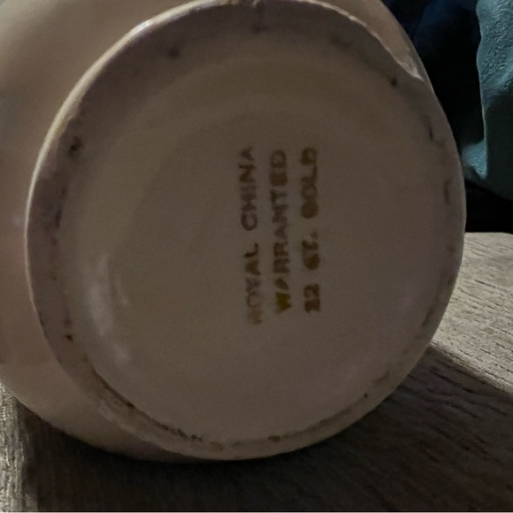 Vintage Royal China warranted vase 22 karat gold - Picture 3 of 3